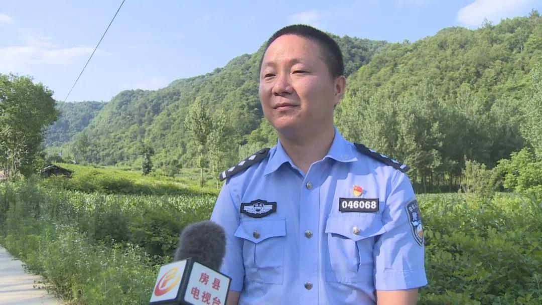 【黨旗飄飄】把自己當(dāng)村里人，把村里人當(dāng)親人，這個駐村書記百姓都叫好……