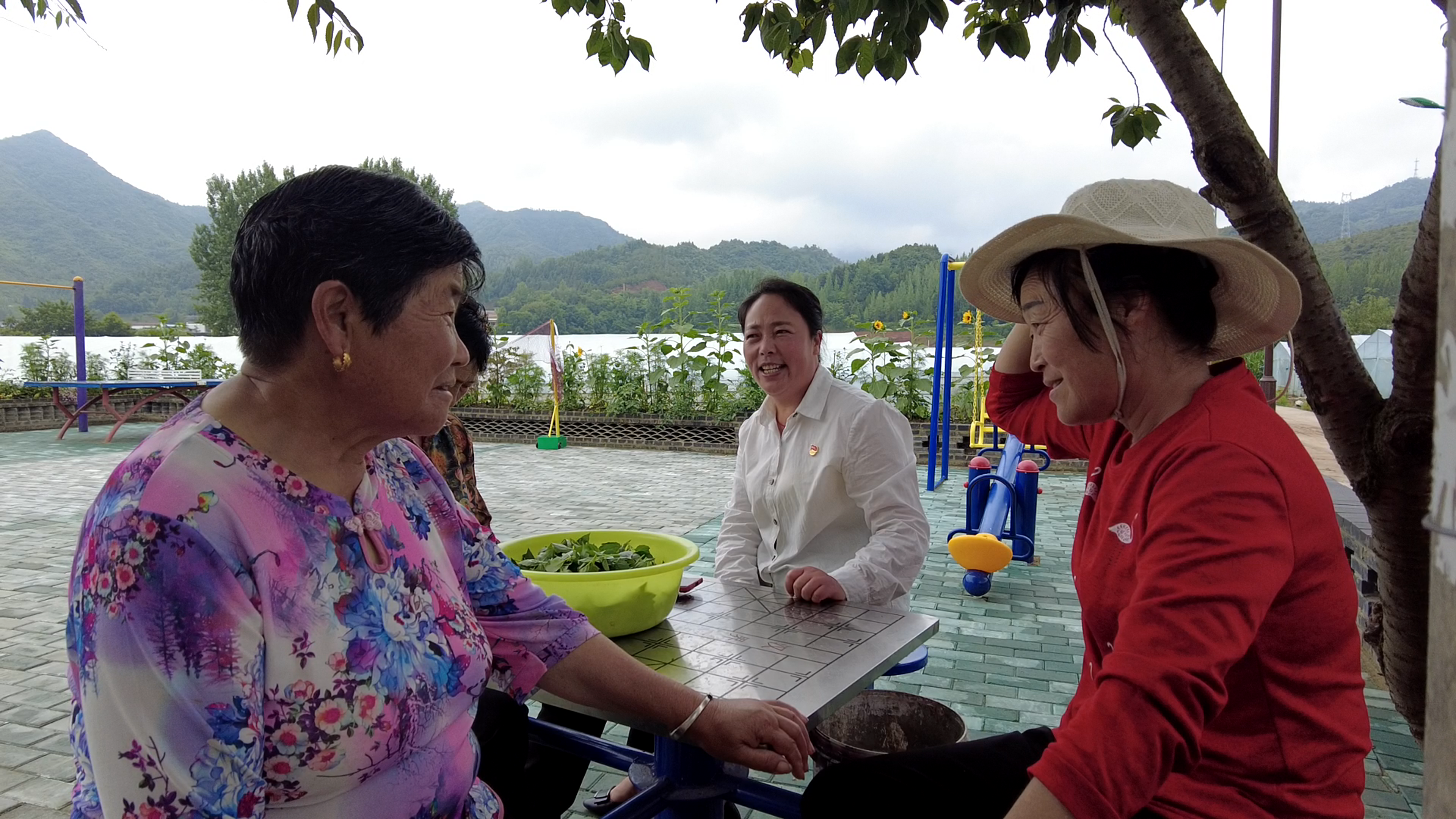 《黨旗飄飄》周萍：“熱心組長”用行動詮釋黨員擔當