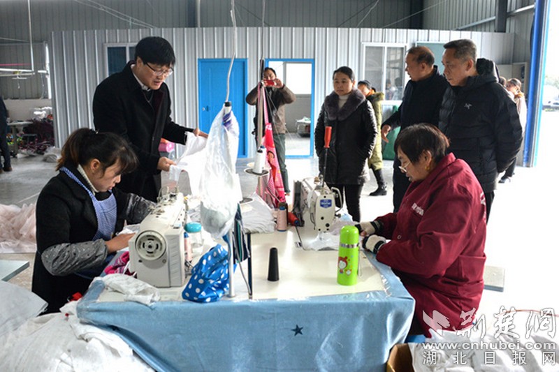 “百馬學(xué)者宣講行動(dòng)”走進(jìn)房縣 理論與實(shí)踐結(jié)合獲群眾好評(píng)