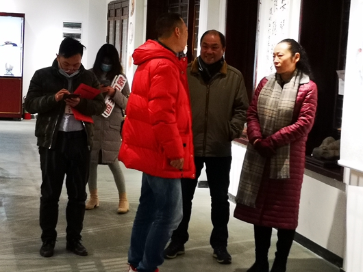 “暢游大荊楚 跟‘鄂’來打卡”消費(fèi)直播季活動(dòng)走進(jìn)房縣西關(guān)街