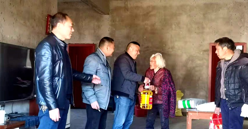 愛(ài)心企業(yè)獻(xiàn)愛(ài)心助力鄉(xiāng)村振興