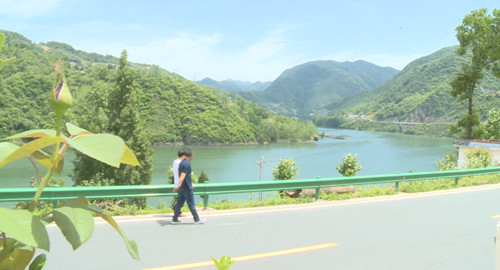 縣政協(xié)開展農(nóng)村人居環(huán)境整治工作視察活動(dòng)