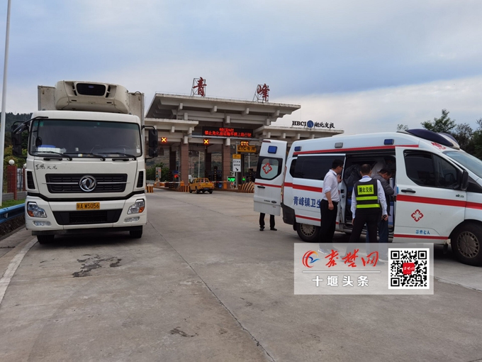 高速公路上駕駛員突發(fā)心臟病，8分鐘黃金救援獲贊揚(yáng)