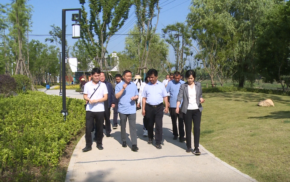 博州人大常委會副主任阿曼江來房調(diào)研