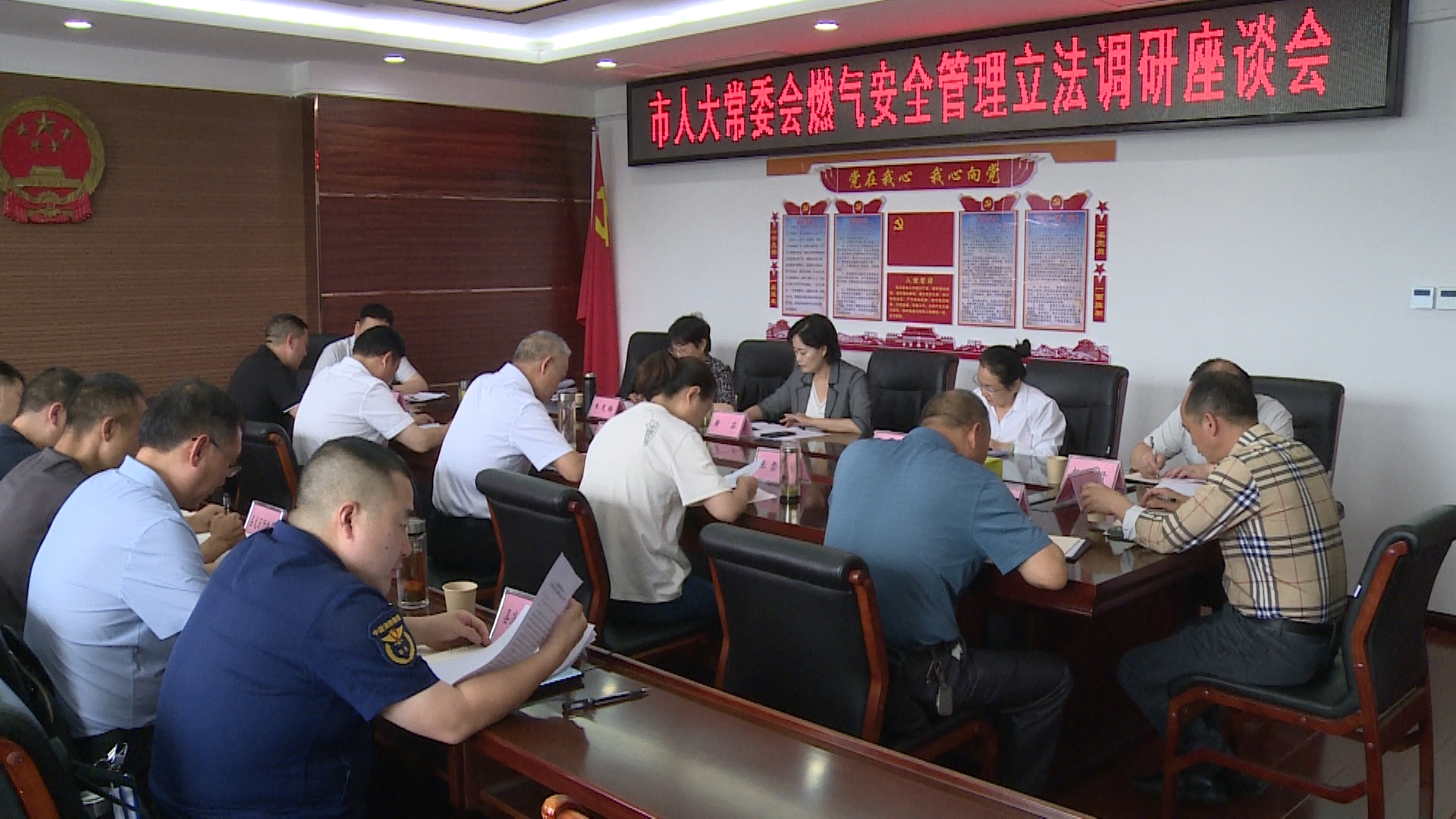 市人大常委會副主任黃蕓來房調(diào)研