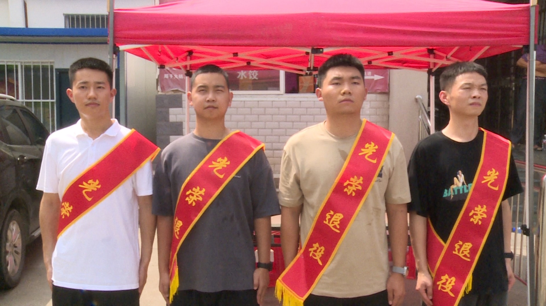 房縣熱烈歡迎退役士兵光榮返鄉(xiāng)