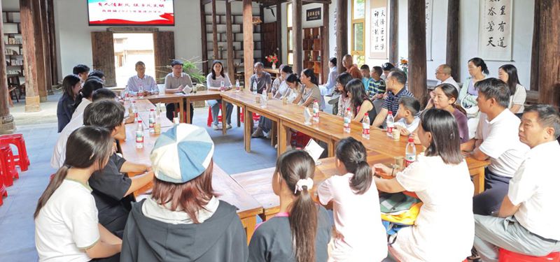 青峰鎮(zhèn)：“別樣”集體升學(xué)禮 共樹文明新風(fēng)尚