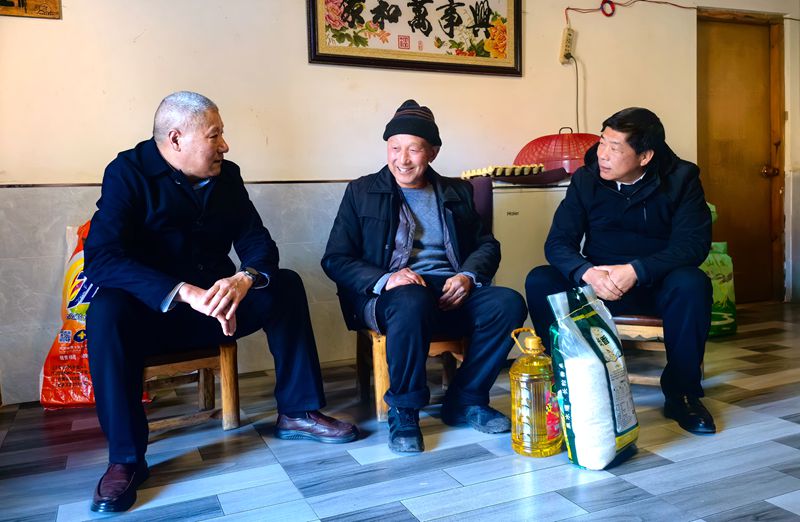 房縣民政局:積極應(yīng)對雨雪天氣 高效救助困難群眾