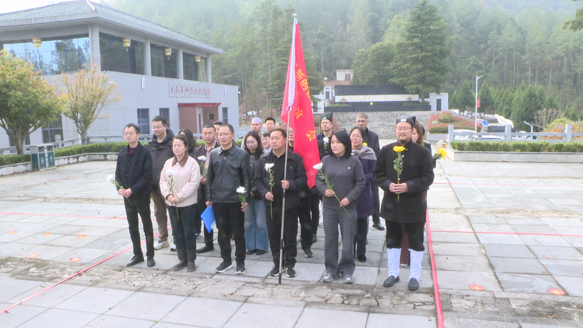 房縣縣委統(tǒng)戰(zhàn)部開展清明祭掃活動(dòng)