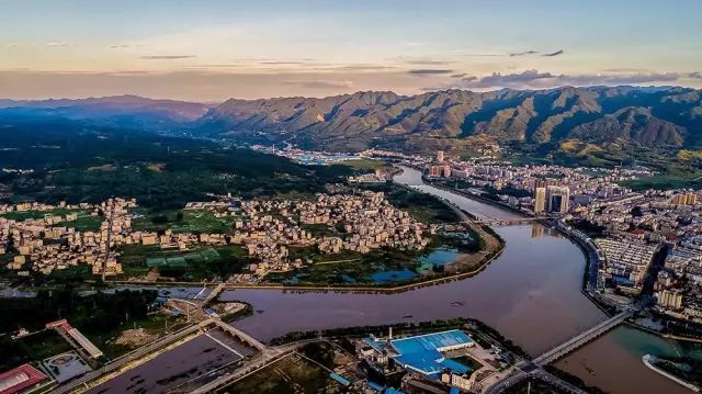 古色古香映山城 靈秀房縣入畫來(lái)