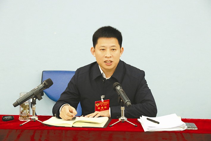 改革東風(fēng)拂面來千里房縣滿眼春