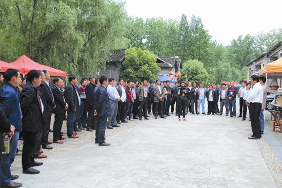 構(gòu)筑堅(jiān)強(qiáng)戰(zhàn)斗堡壘推進(jìn)新的偉大工程