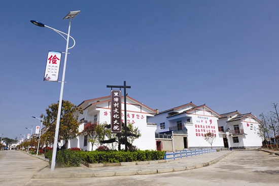 策馬揚(yáng)鞭奔小康