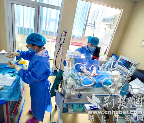 出生僅700g!早產(chǎn)“巴掌寶寶”在十堰人醫(yī)重獲新生