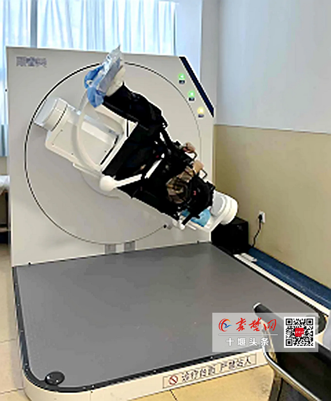 起床翻身天旋地轉(zhuǎn)？十堰人醫(yī)“魔法轉(zhuǎn)椅”讓耳石歸位 眩暈立止