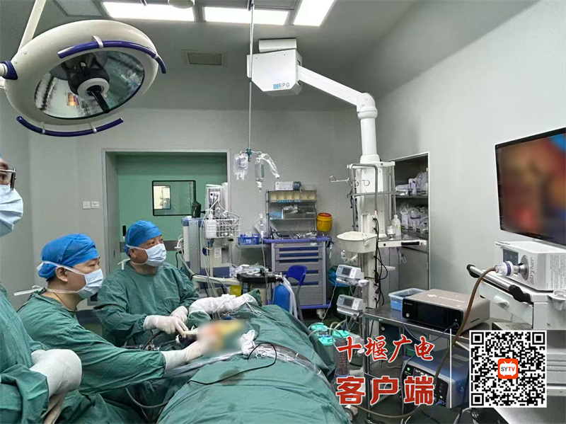 治愈美形同守護！十堰人醫(yī)單孔腔鏡乳腺癌手術(shù)雙突破