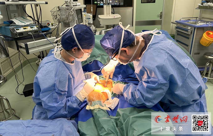 全市首例！十堰人醫(yī)成功實(shí)施下肢人工血管移植動(dòng)靜脈內(nèi)瘺術(shù)