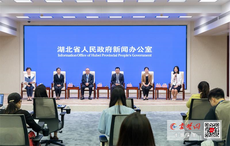 十堰人醫(yī)航空救援科主任郭文萍亮相湖北省“一切為了人民健康”記者見面會(huì)