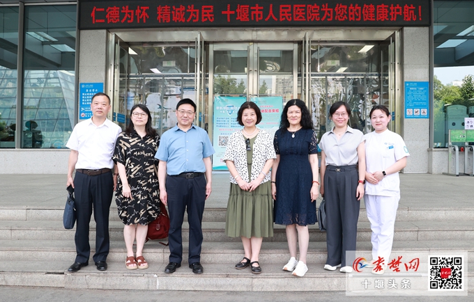 國(guó)家基層糖尿病防治管理辦公室主任賈偉平帶隊(duì)蒞臨十堰人醫(yī)調(diào)研