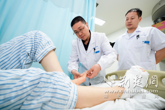 十堰人醫(yī)成功實(shí)施鄂西北首例微創(chuàng)拇外翻Spear Plate髓內(nèi)板矯形術(shù)