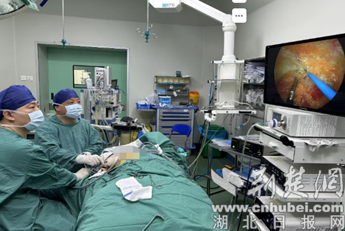 十堰市人民醫(yī)院甲乳外科2病區(qū)成功開展單孔腔鏡保乳根治手術(shù)