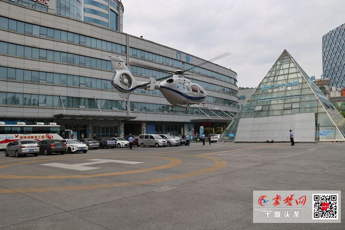 十堰人醫(yī)直升機(jī)首飛九道鄉(xiāng)搶救胃腸穿孔患者 成功完成第155例航空救援